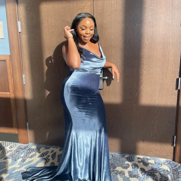 Crush Velvet Blue Gown - Picture 2 of 4